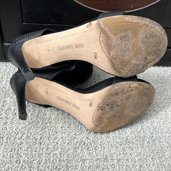 LOVIN ANKLE CUFF HEELS BY GIANNI BINI - Picture 4 of 5